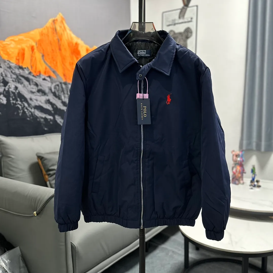 P370 #R44 Ralph Lauren veteran Harrington lapel jacket cotton winter old money style cotton jacket, same style for men and women. Classic fit design, retro windproof cotton jacket, button collar, embroidered pony logo on the chest, elastic cuffs elastic band hem collar zipper windproof design perfect fusion of casual style and street trend elements, very suitable for neutral wear. The fabric texture of cotton clothing is very good and comfortable to wear. It is a very versatile and trendy winter item. Developed from the original version, 100% pure cotton fabric and exquisite embroidery, buy with confidence, retro will never go out of style!  Color Black Navy Khaki Size: S M L